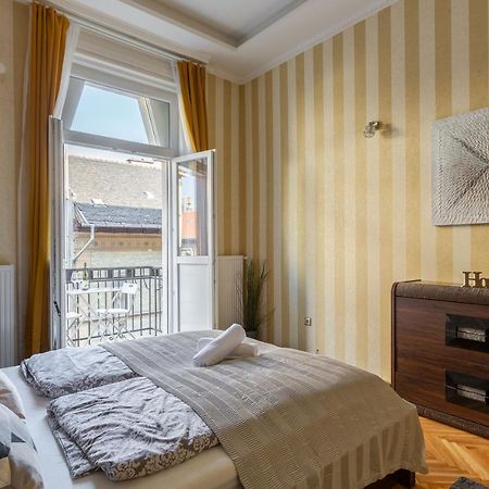 Luxury Downtown Home By Anna Будапеща Екстериор снимка